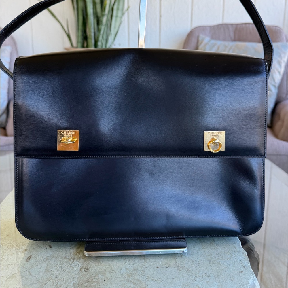 Celine Vintage Shoulder Bag W/ Dry Peeling Inside - Picture 2 of 14